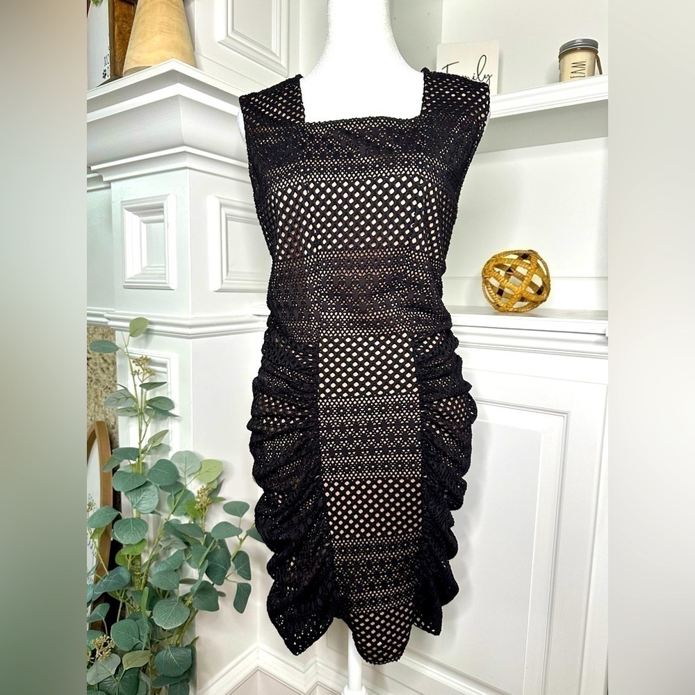 BCBGMaxAzria Bodycon Renee Ruched Sleeveless Black and Nude Dress Size Large